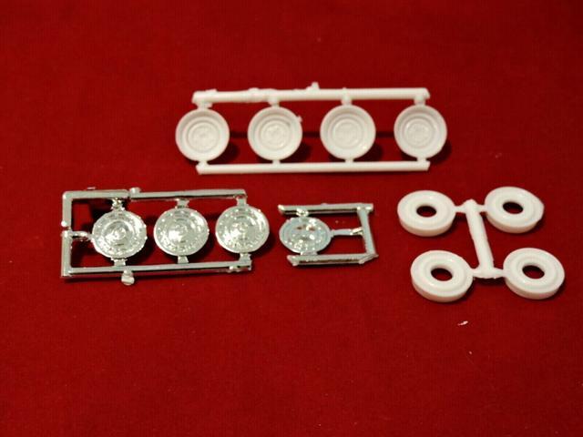 Model Car Parts AMT 1957 Chevy Wheels and Wheel Covers 1/25