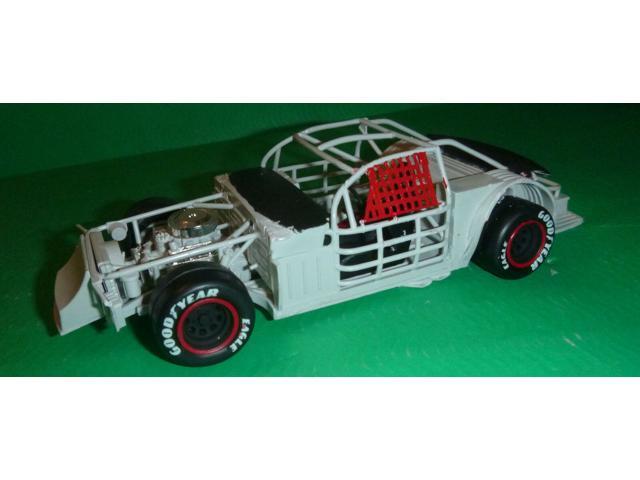 1/25 REAR STEER LATE MODEL CHASSIS NASCAR w/FORD engine wheels TIRES McM