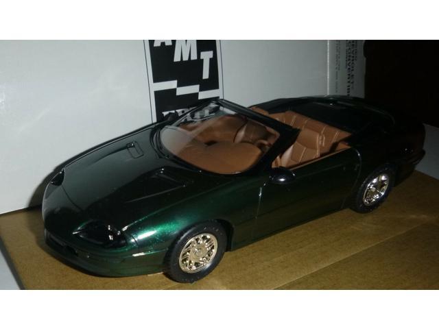 AMT 8901EO 1995 CHEVY CAMARO CONVERTIBLE POLO GREEN MODEL CAR MOUNTAIN