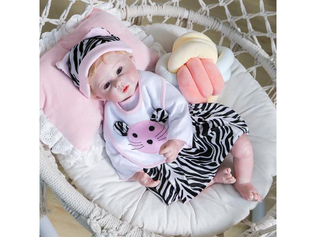 55cm/22in Lifelike Baby Doll Reborn Baby Dolls Soft Silicone Full Body Toddler Girl Doll Realistic Baby Gift Doll Dressed with Cloth