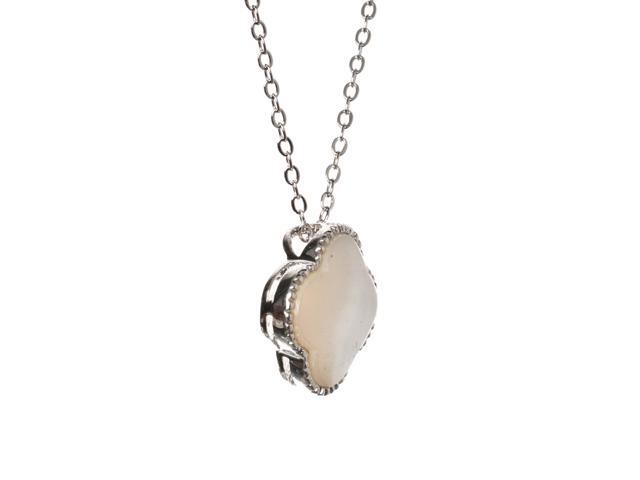 White Riverberry Rhodium Plated Clover Pendant Fashion Necklace