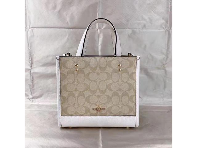 tote 22 coach