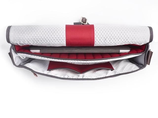 brenthaven collins horizontal messenger bag