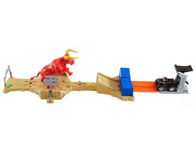 hot wheels monster jam el toro loco showdown playset