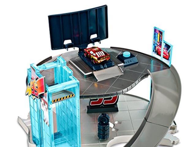 cars 3 rust eze racing center playset