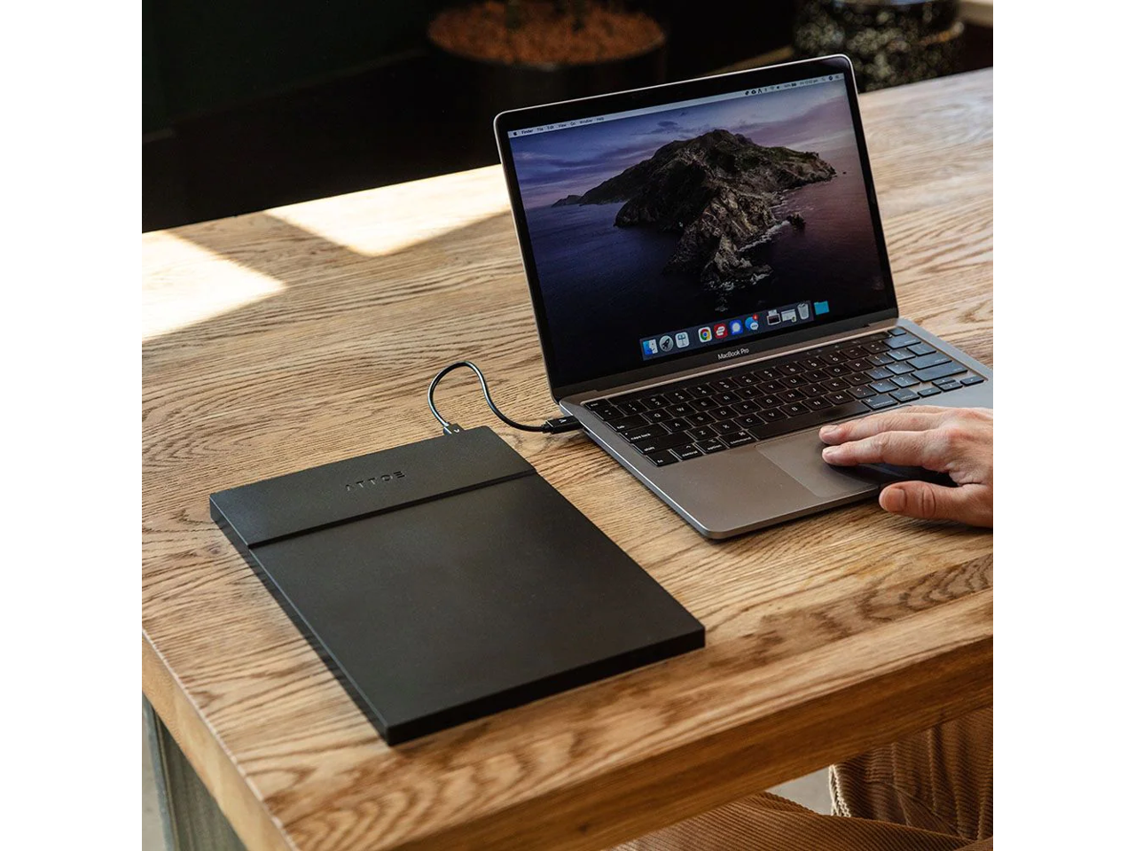 ARROE ARLAE001001BLKENG Smart Charging System 20000mAh Portable