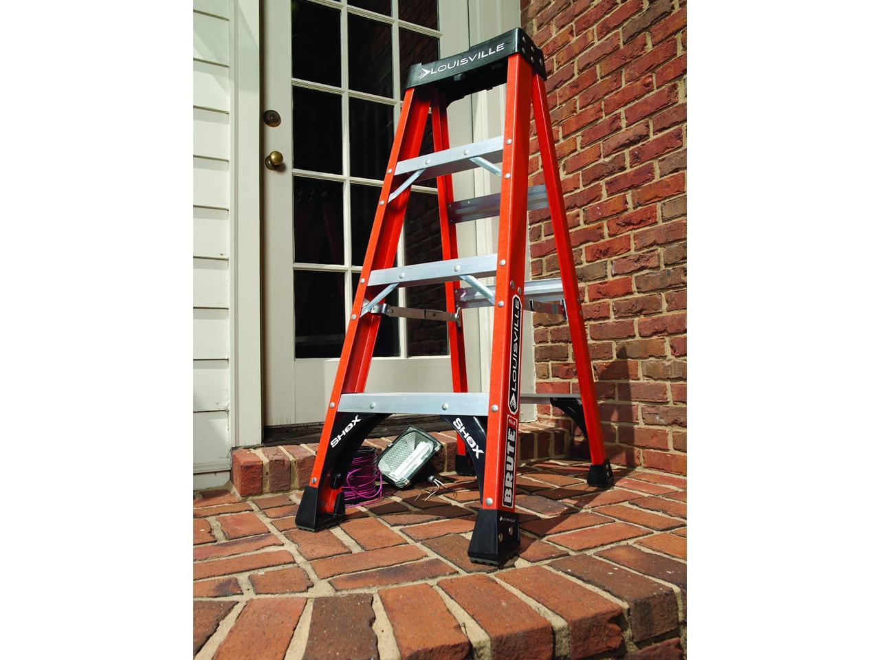 Louisville Ladder FS1408HD Louisville 8 ft Fiberglass Step Ladder