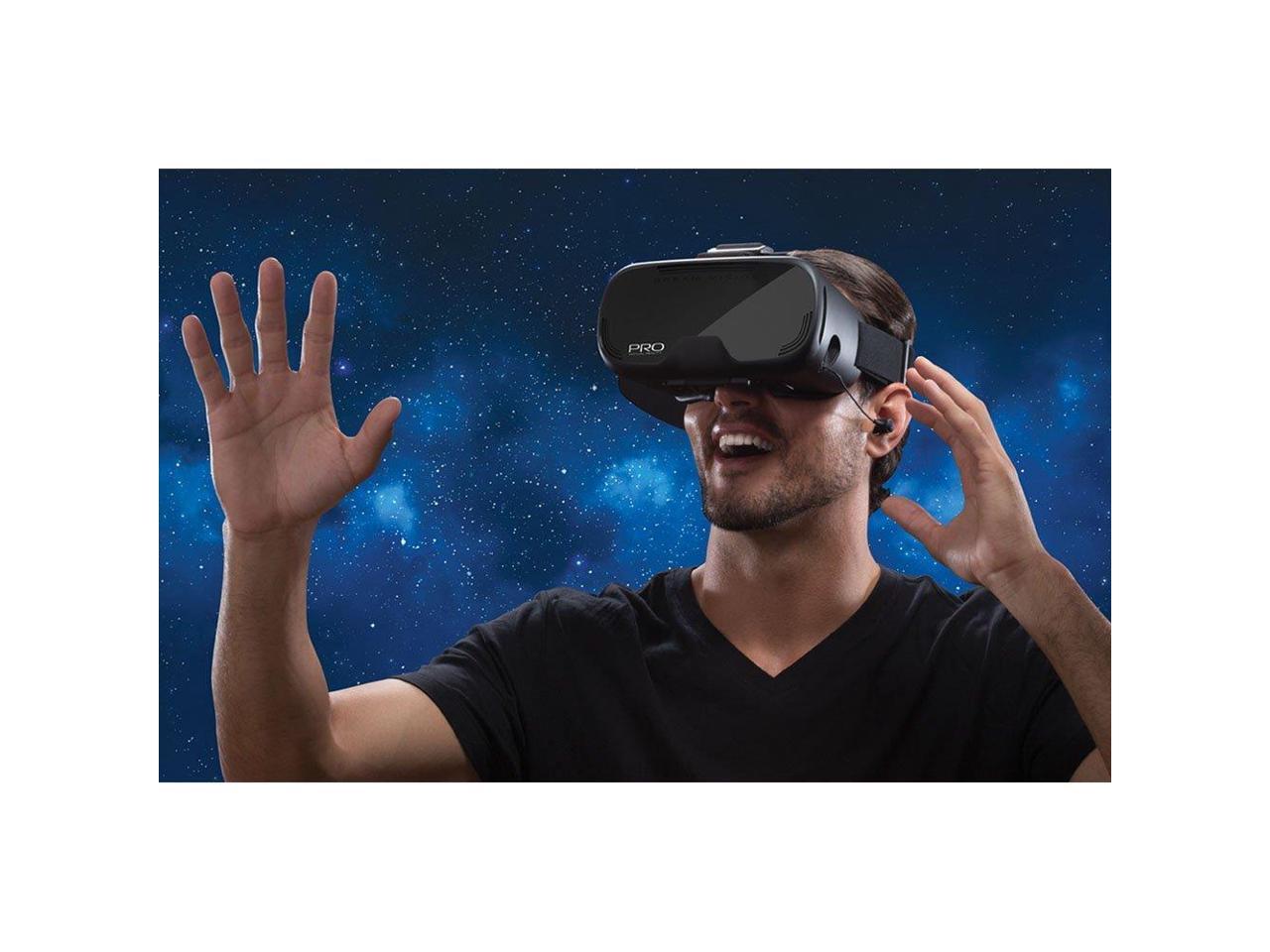 Vr последняя версия. VR Glasses 2015. VR очки на человеке. Человек в шлеме виртуальной реальности. Очки виртуальной реальности с руками.