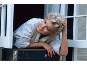 Marilyn Monroe - Window Ledge Poster Print (36 x 24) Marilyn Monroe - Window Ledge Poster Print (36 x 24)