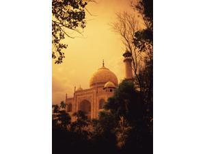 India, Taj Mahal at dusk; Agra Poster Print (11 x 17) India, Taj Mahal at dusk; Agra Poster Print (11 x 17)