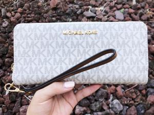 Michael Kors Jet Set Travel Continental Wallet Long Vanilla Signature MK Michael Kors Jet Set Travel Continental Wallet Long Vanilla Signature MK