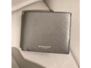 100% AUTHENTIC Michael Kors Men's Harrison Billfold with Passcase Wallet (Grey Saff) 100% AUTHENTIC Michael Kors Men's Harrison Billfold with Passcase Wallet (Grey Saff)