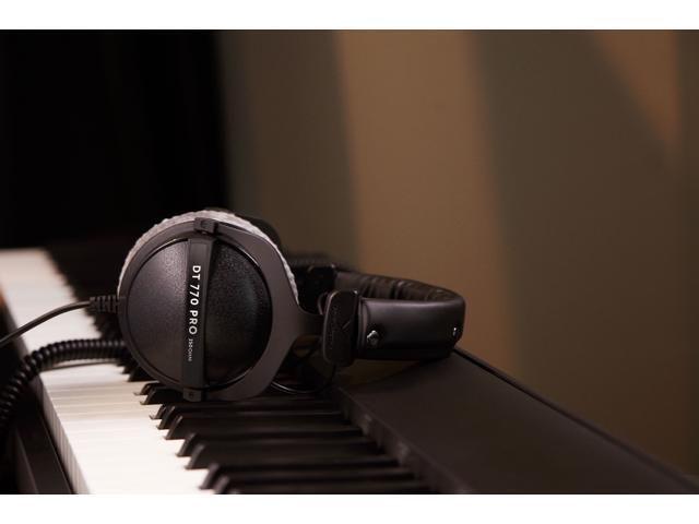 Beyerdynamic DT 770 Pro 250 Ohm Reference Headphones for Control and Monitoring Purpose (Closed)