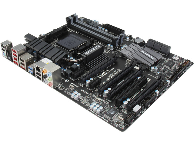 GIGABYTE GA-990FXA-UD3 AM3+ ATX AMD Motherboard