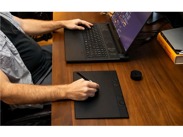 Wacom Intuos Pro Creative Pen Tablet (2025, Small) - image 3