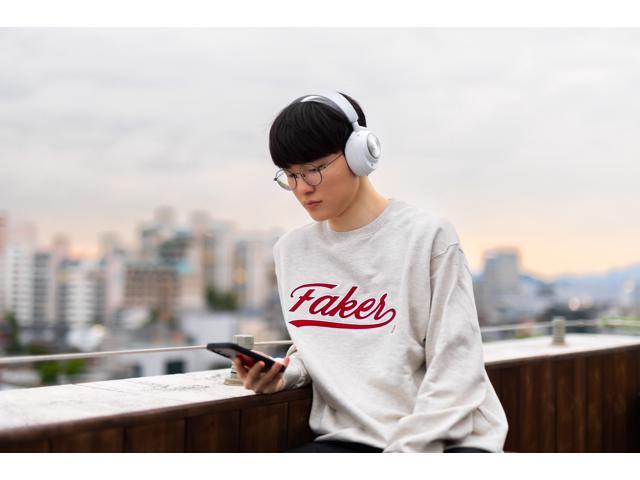 SteelSeries - Arctis Nova Pro Wireless Multi Gaming Headset for PC, PS5, PS4, Switch - White - image 11