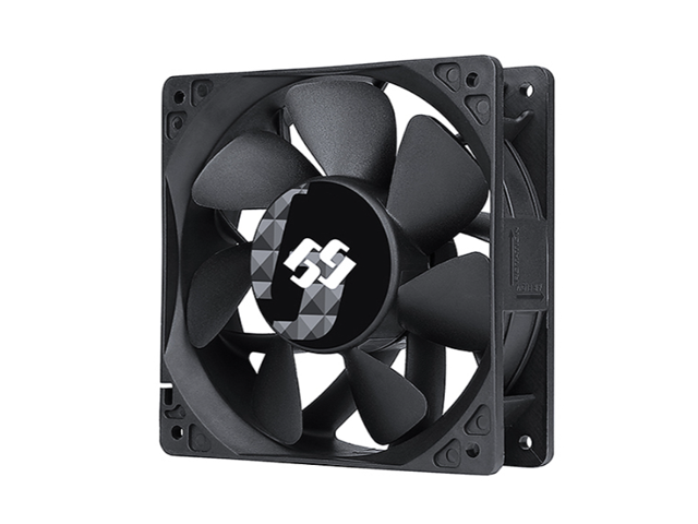 Bgears b-BlasterPWM 120x38 mm 2 ball bearing PWM fan with speed range from 1300 to 6500 RPM AirFlow 318 CFM 4pin 4wire PWM 12VDC fan.