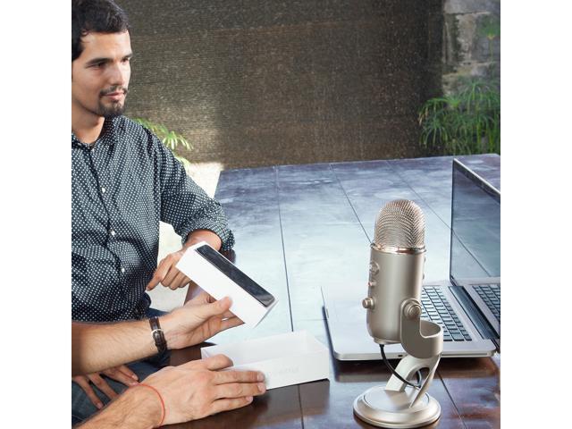 Logitech for Creators Blue Yeti USB Microphone for PC, Podcast, Gaming, Streaming, Studio, Computer Mic - Whiteout
