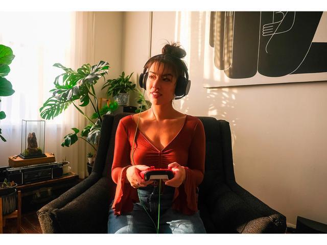 Microsoft - Xbox Stereo Gaming Over-the-Ear Wired Headset for Xbox Series X|S, Xbox One, and Windows - Black - image 8
