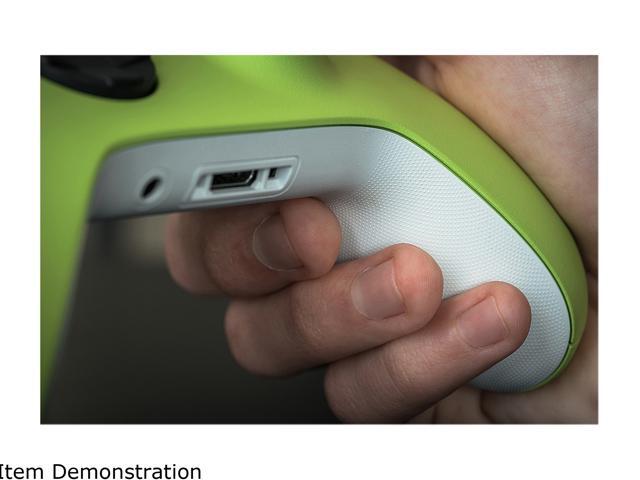 Microsoft - Xbox Wireless Controller for Xbox Series X, Xbox Series S, Xbox One, PCs, and Cloud-Enabled Devices - Electric Volt - image 7