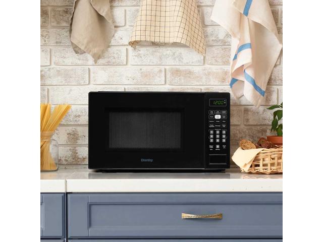 Danby 0.7 cu. ft. Countertop Microwave in Black, DBMW0721BBB