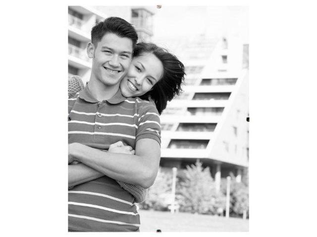 MCS Glass Clip Picture Frame for a 8' x 10' Photograph