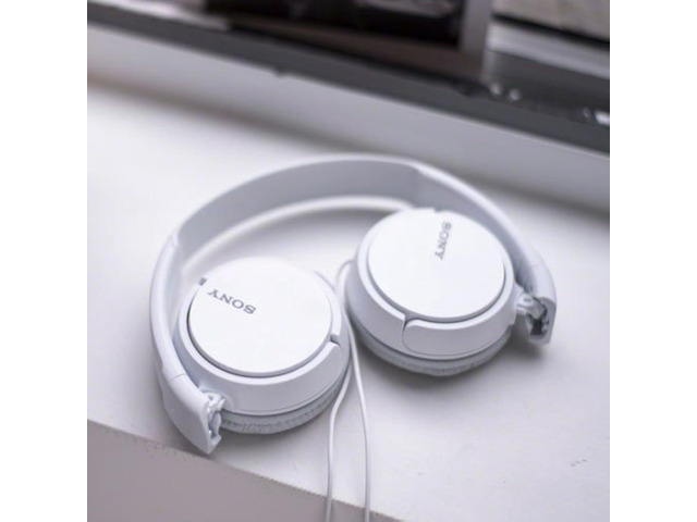 Over On Ear Best Stereo Extra Bass Portable Headphones Headset for Apple iPhone iPod/Samsung Galaxy / mp3 Player / 3.5mm Jack Plug Cell Phone (White)