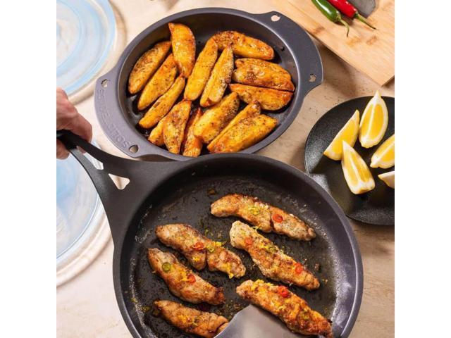 Solidteknics QL226D 10 inch AUS-ION Lightning Oven-To-Table Dual Handle Wrought Iron Pan