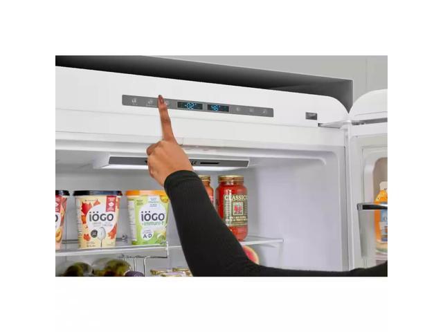 Unique Appliances - Classic Retro 30 in 17.7 cu. ft. Frost Free Retro Bottom Freezer Refrigerator - Marshmallow White - image 6