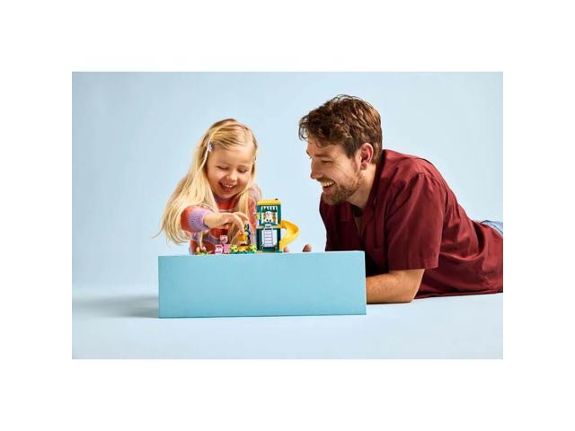 LEGO - Bluey Playground Fun with Bluey and Chloe 11201 - image 3