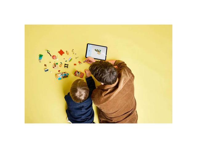 LEGO - Bluey: Bluey’s Beach & Family Car Trip 11202 - image 4