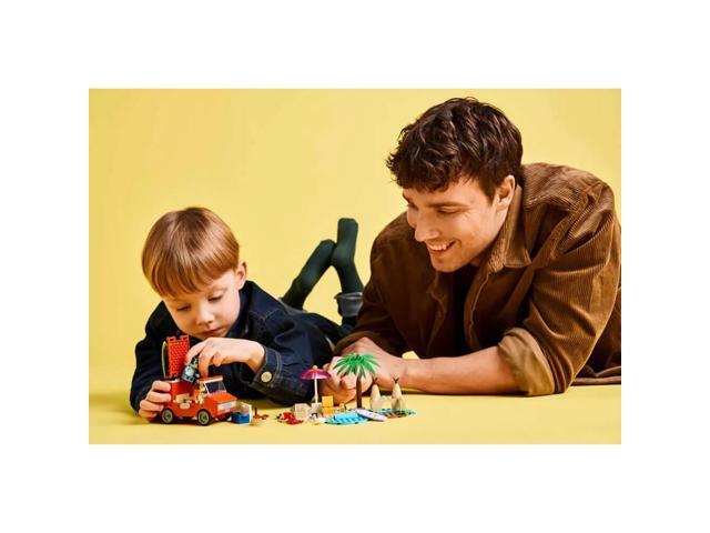 LEGO - Bluey: Bluey’s Beach & Family Car Trip 11202 - image 3