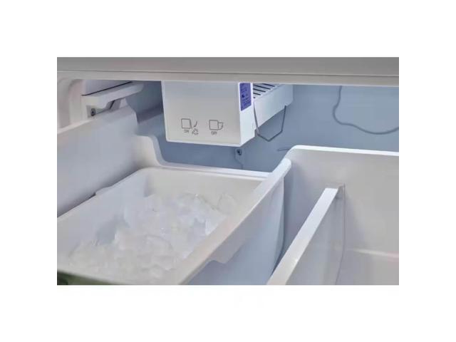 Unique Appliances - Classic Retro 30 in 17.7 cu. ft. Frost Free Retro Bottom Freezer Refrigerator - Midnight Black - image 7