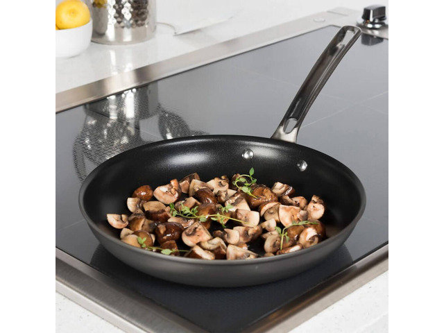 Viking 2-Piece Hard Anodized Nonstick Fry Pan Set - 10' & 12' Fry Pans - Induction Compatible - Black