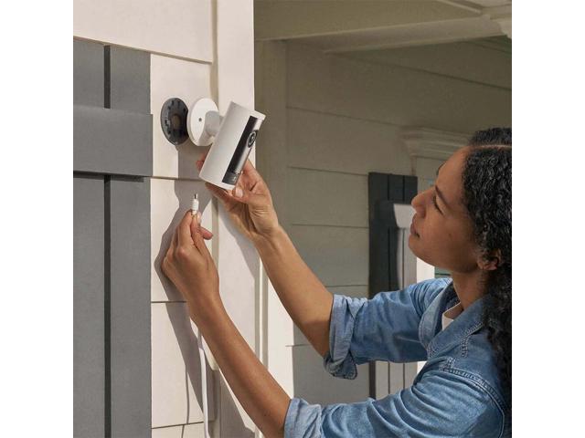 Ring - Outdoor Cam Pro, Retinal 4K for the ultimate wide-angle video, 10x Zoom, Low-Light Sight full-color in near dark - White - image 5