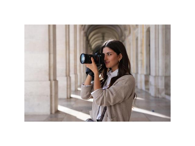 Sony - Alpha 7 V Full-frame Interchangeable Lens Camera Kit with SEL28702 Lens - Black - image 4