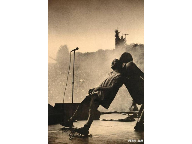Pearl Jam - Leaning Live Leaning Poster (24 x 36)
