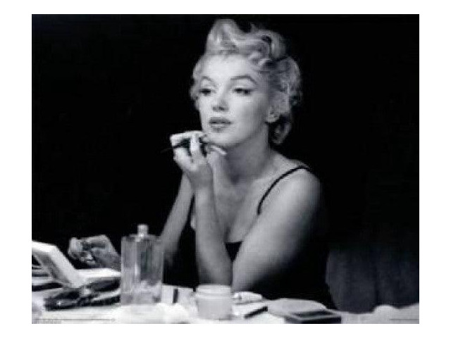 Marilyn Monroe Mirror Poster Print (34 x 22)