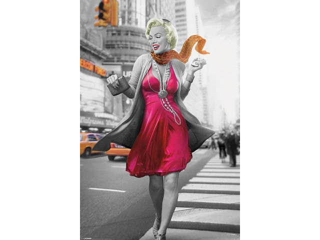 Marilyn Monroe - New York Walk Poster Print (24 X 36)