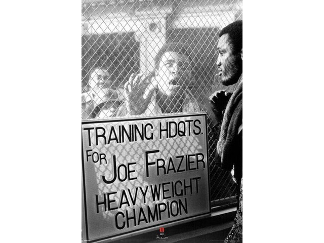 Muhammad Ali vs. Smokin' Joe Frazier - Window Taunt Poster Print (22 x 34)