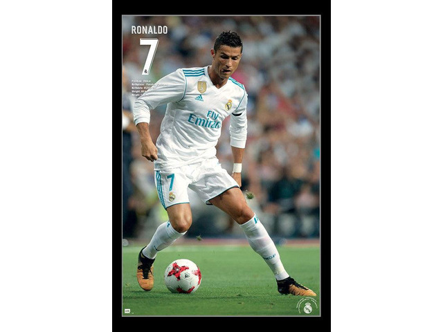 Real Madrid - Cristiano Ronaldo - Dribble Poster Print (22 x 34)