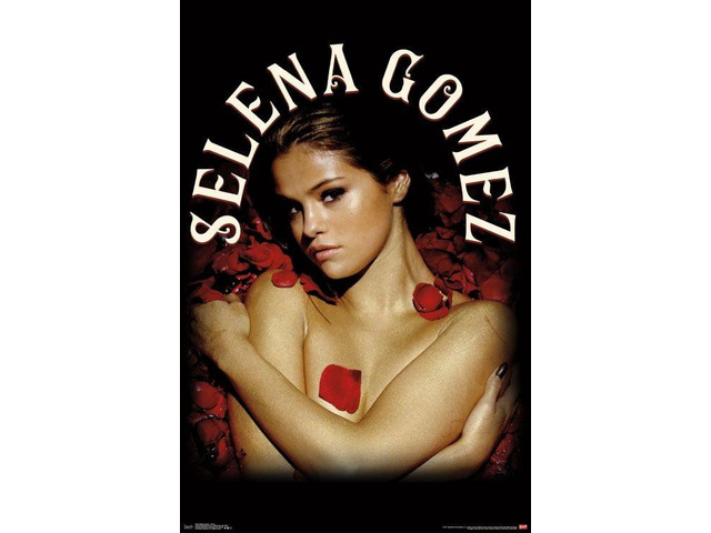 Selena Gomez - Roses Poster Print (22 x 34)