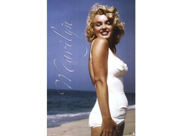 Marilyn Monroe - Beach Pose Poster Print (24 x 36)