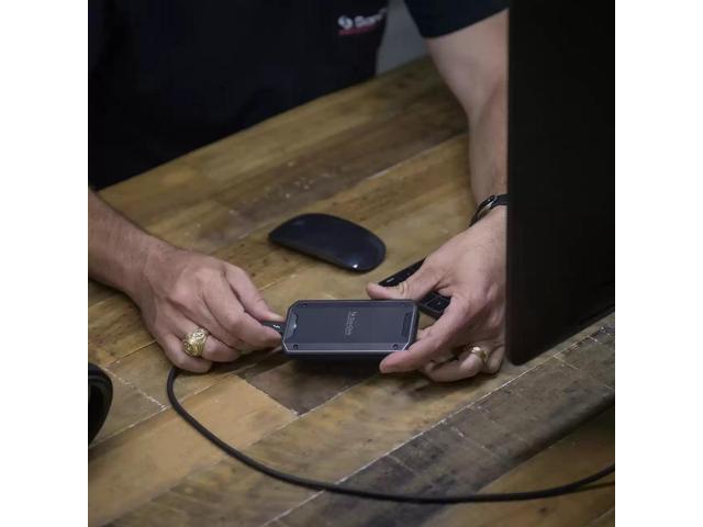 SanDisk Professional - PRO-G40 SSD 2TB External Thunderbolt 3 and USB-C NVMe Portable SSD - Black - image 7