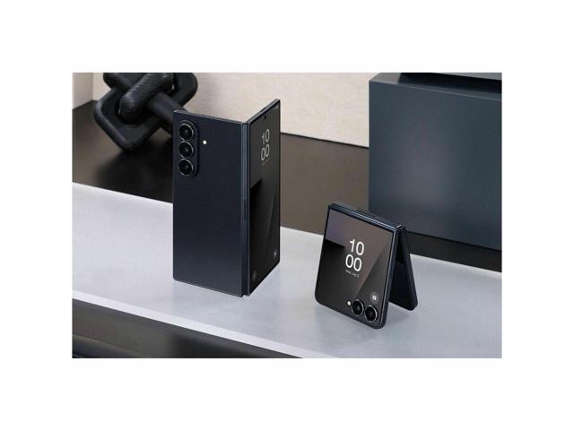 Samsung - Galaxy Z Flip7 256GB (Unlocked) - Jet Black - image 8