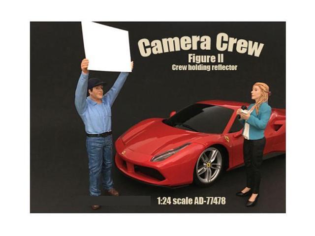 Camera Crew Figure II 'Crew Holding Reflector' For 1:24 Scale Models by American Diorama