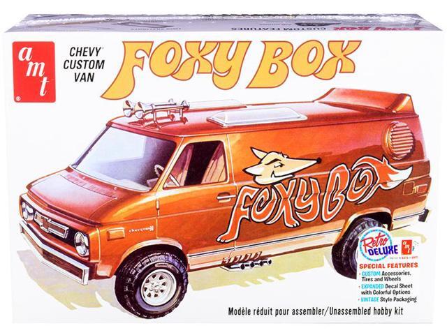 Skill 2 Model Kit Chevrolet Custom Van 'Foxy Box' 1/25 Scale Model by AMT