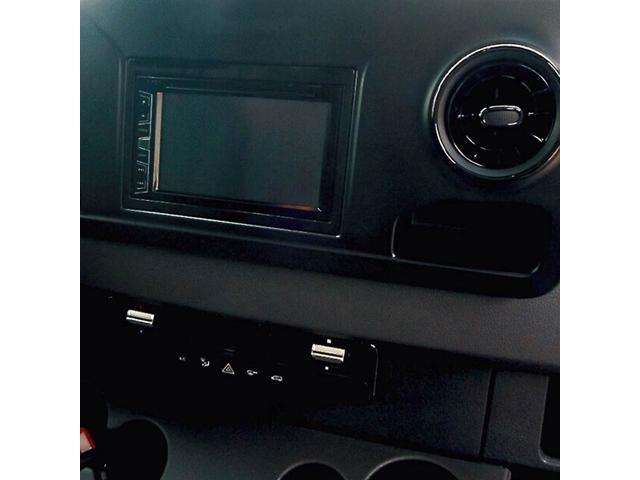 Metra - Dash Kit for Select 2019-2023 Mercedes-Benz Sprinter DDIN - Gloss Black - image 4