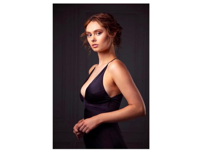 Westcott X-Drop Matte Vinyl Backdrop, Dark Wall Molding, 5x7'