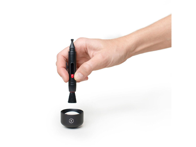 Moment Mobile Lens Cleaning Pen, Black